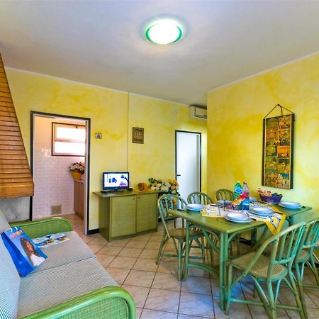 Glicini Apartment Bibione Bagian luar foto