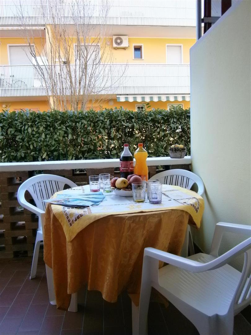 Glicini Apartment Bibione Bagian luar foto
