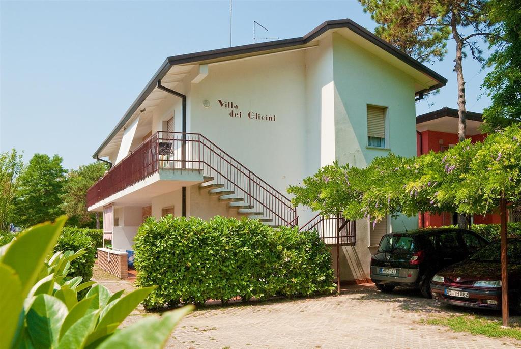 Glicini Apartment Bibione Bagian luar foto