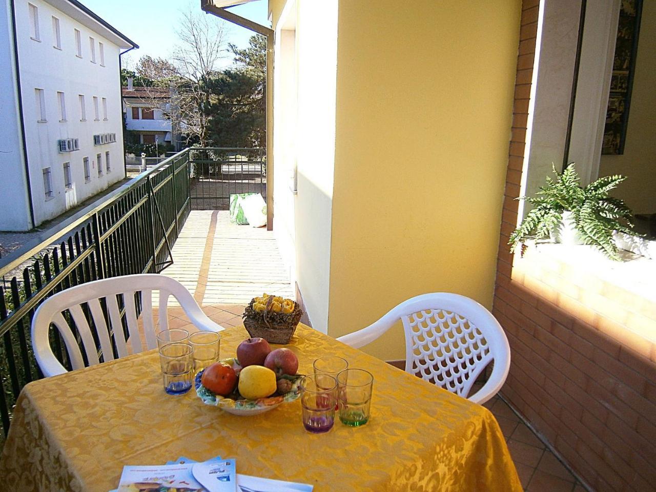 Glicini Apartment Bibione Bagian luar foto