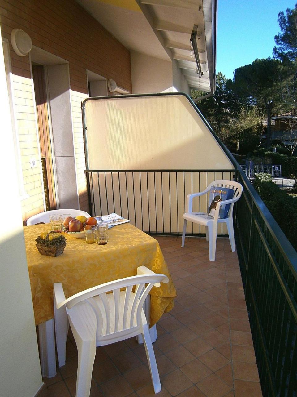 Glicini Apartment Bibione Bagian luar foto