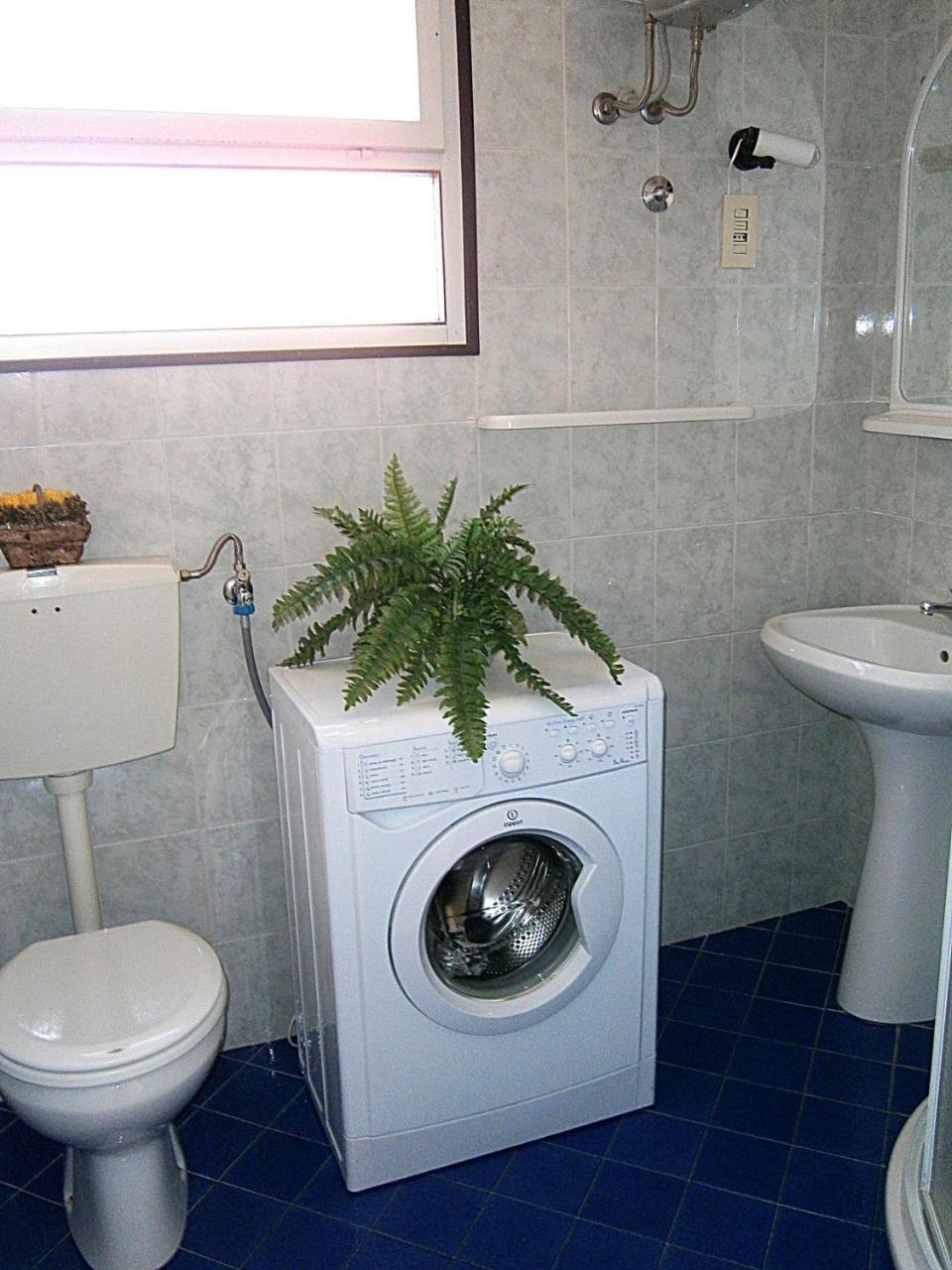 Glicini Apartment Bibione Bagian luar foto