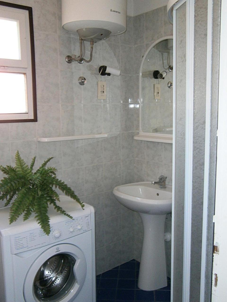 Glicini Apartment Bibione Bagian luar foto