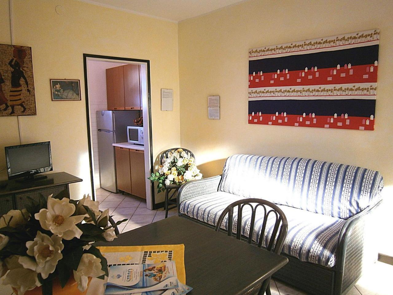 Glicini Apartment Bibione Bagian luar foto