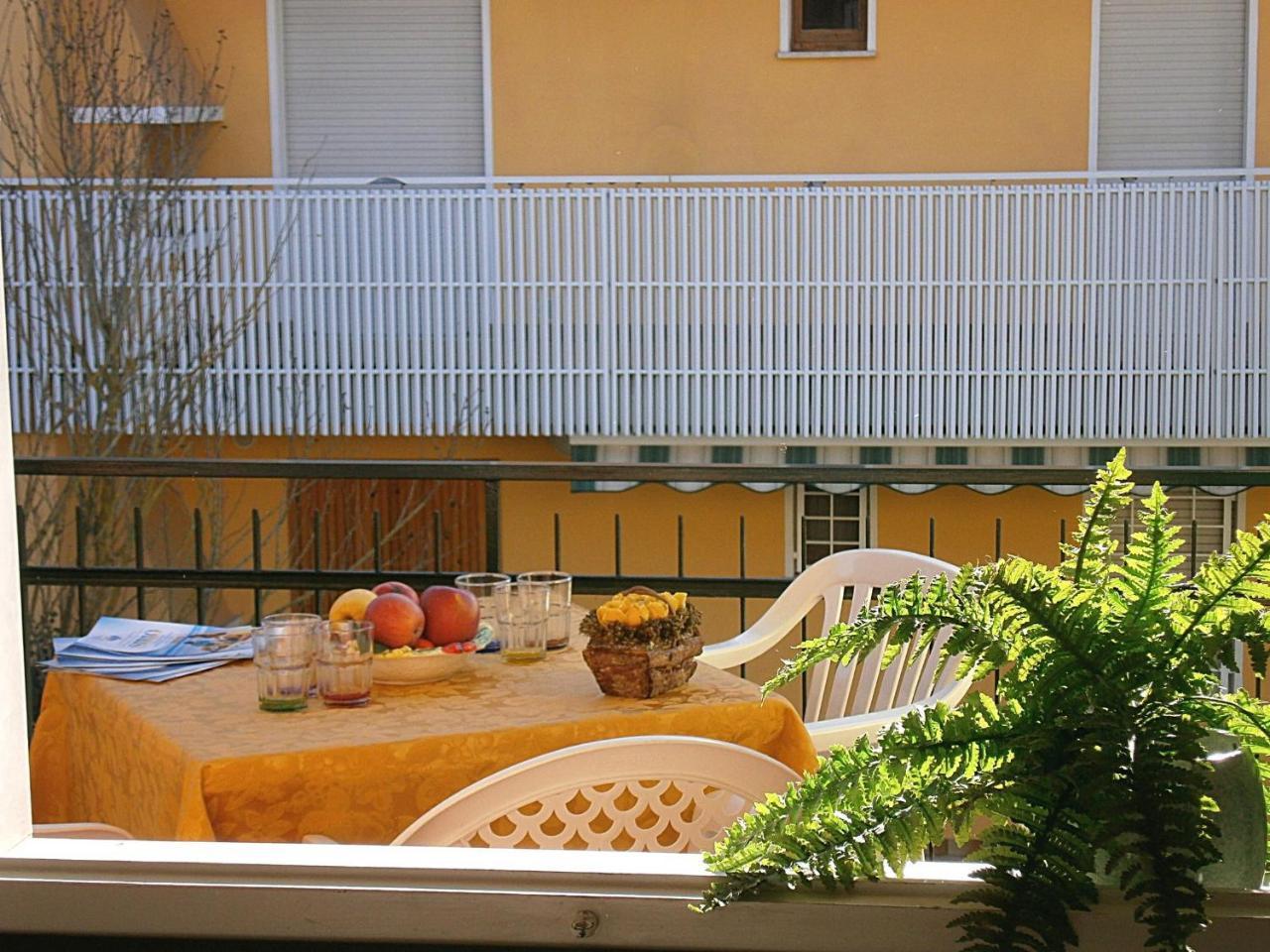 Glicini Apartment Bibione Bagian luar foto