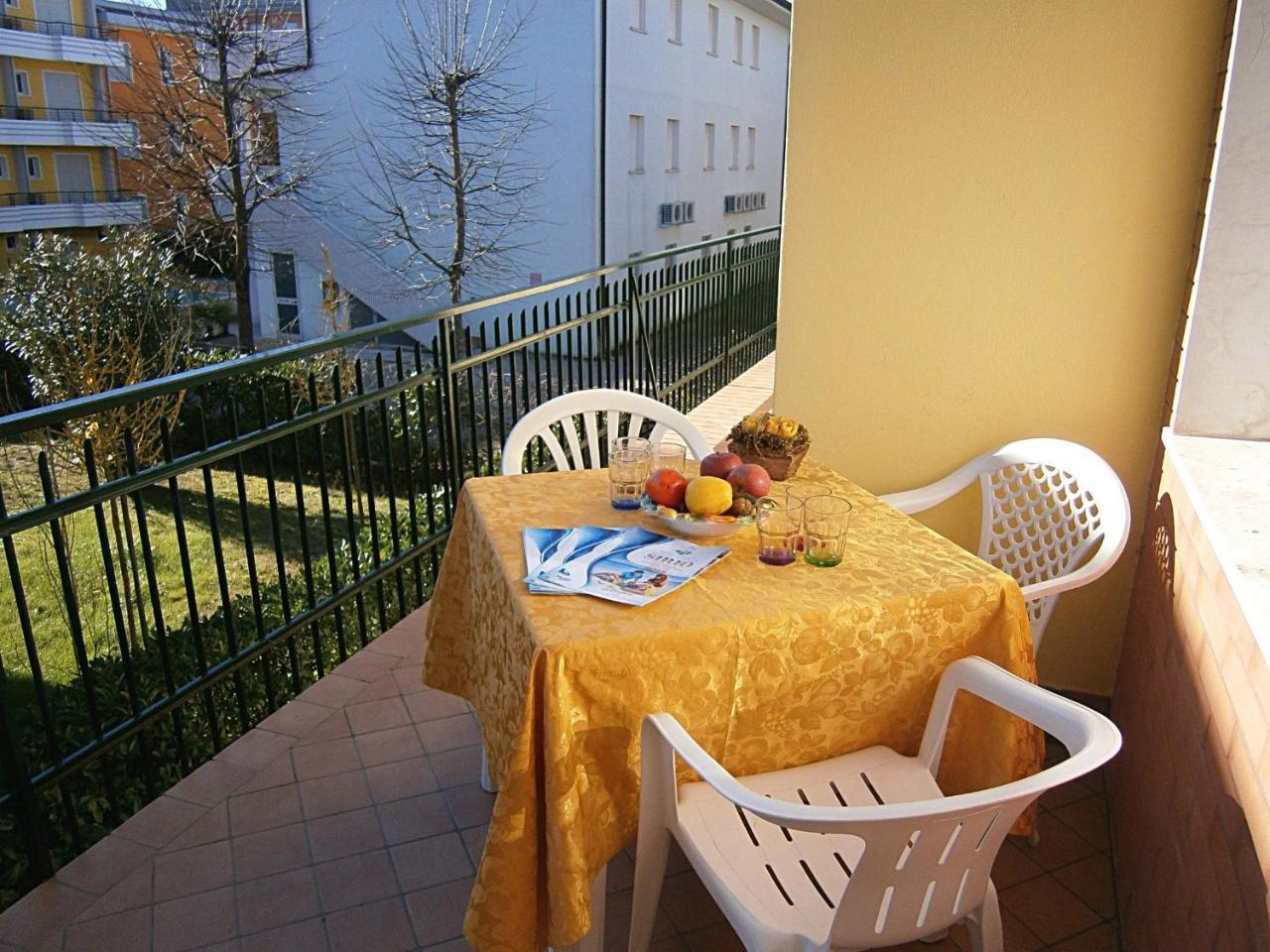 Glicini Apartment Bibione Bagian luar foto