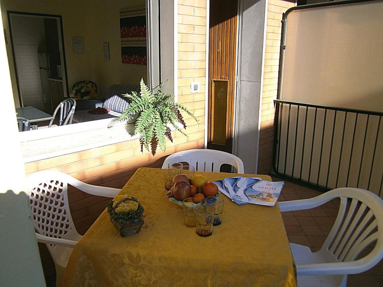 Glicini Apartment Bibione Bagian luar foto