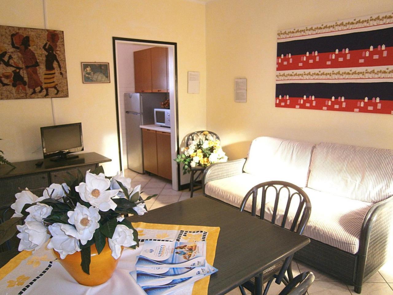 Glicini Apartment Bibione Bagian luar foto