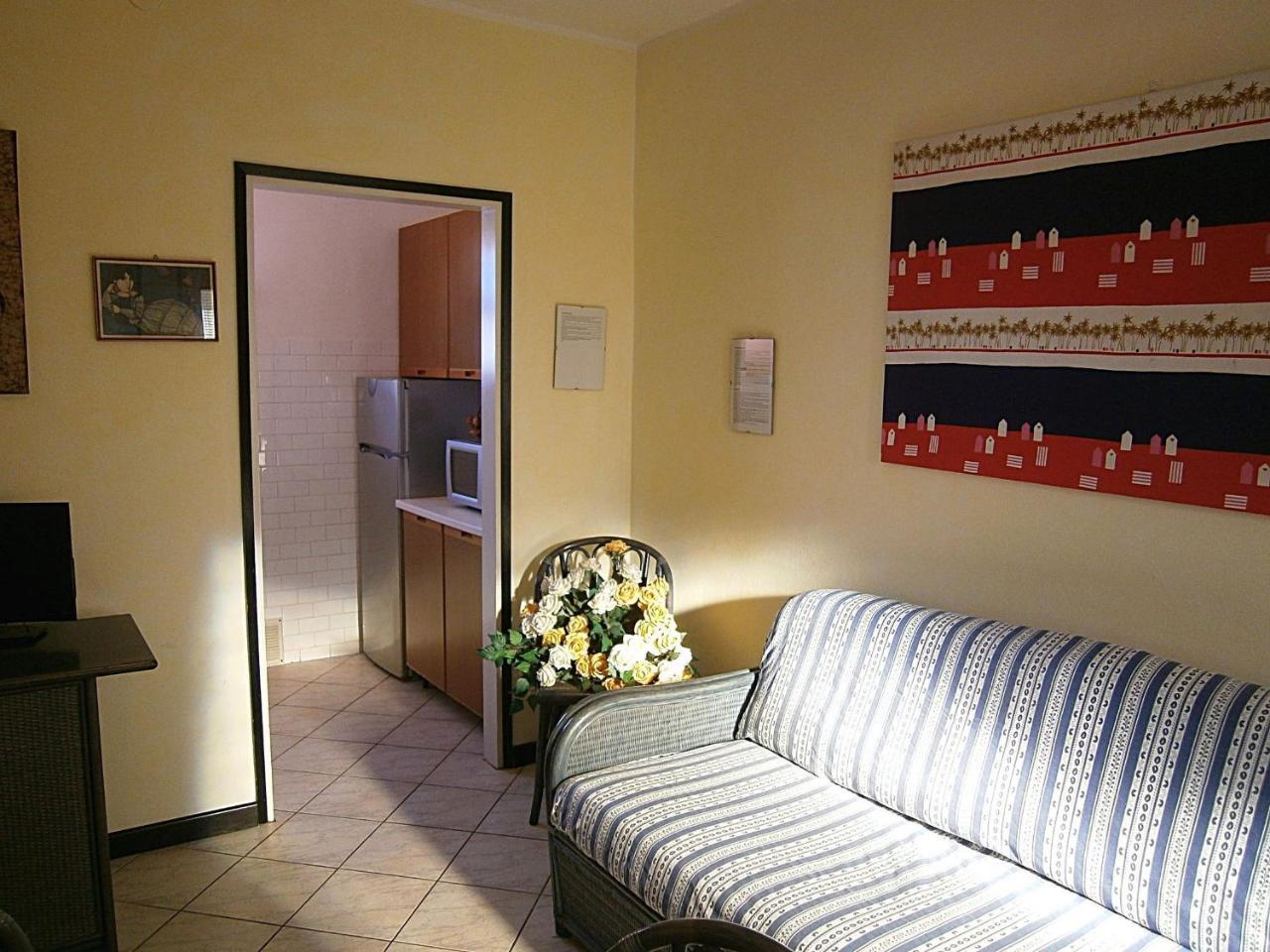 Glicini Apartment Bibione Bagian luar foto
