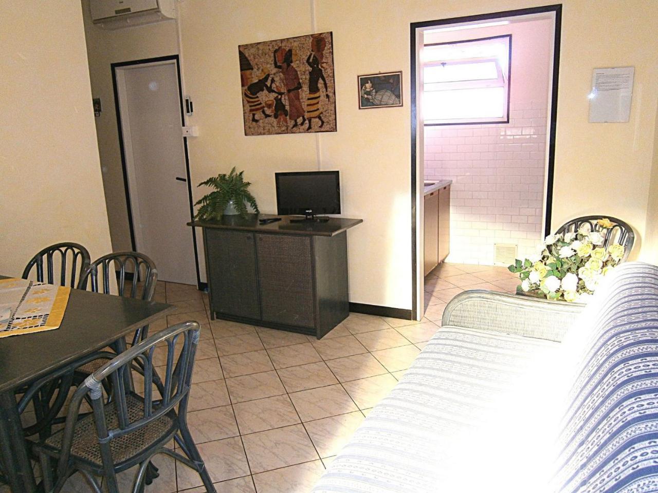 Glicini Apartment Bibione Bagian luar foto
