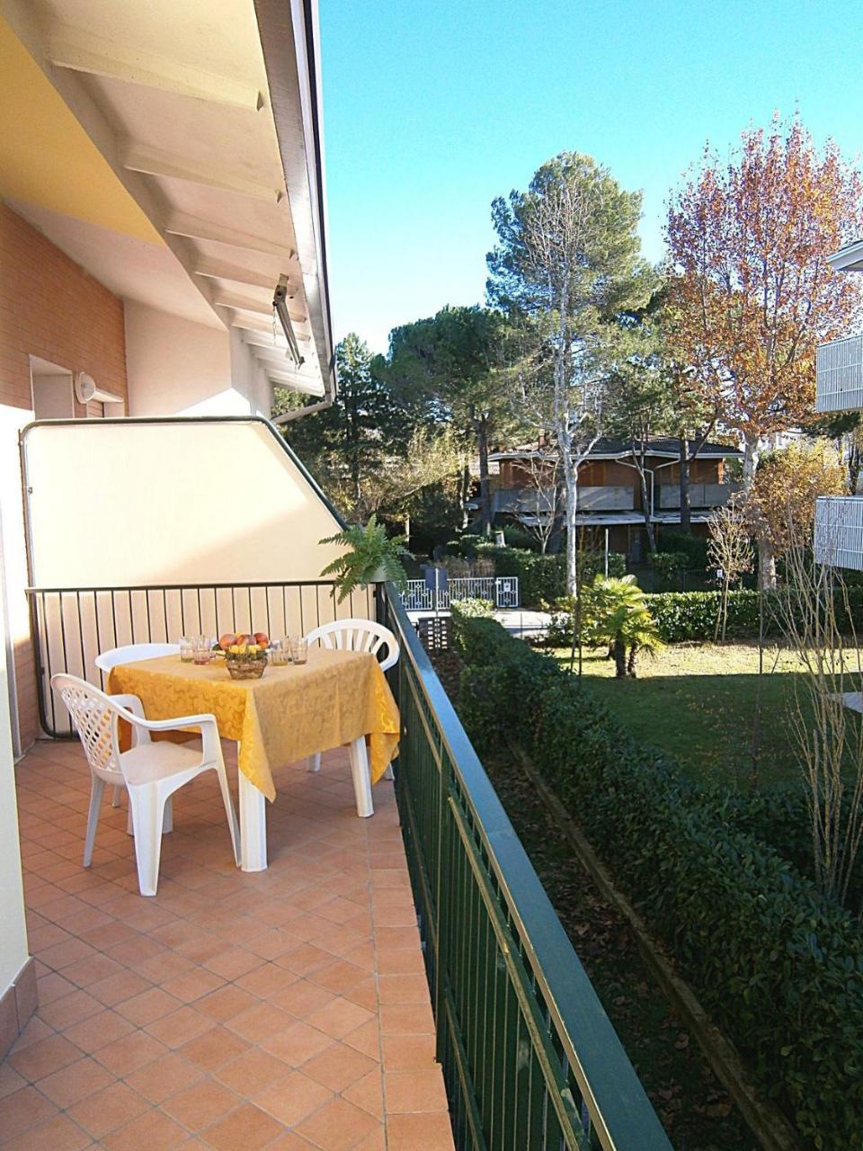 Glicini Apartment Bibione Bagian luar foto