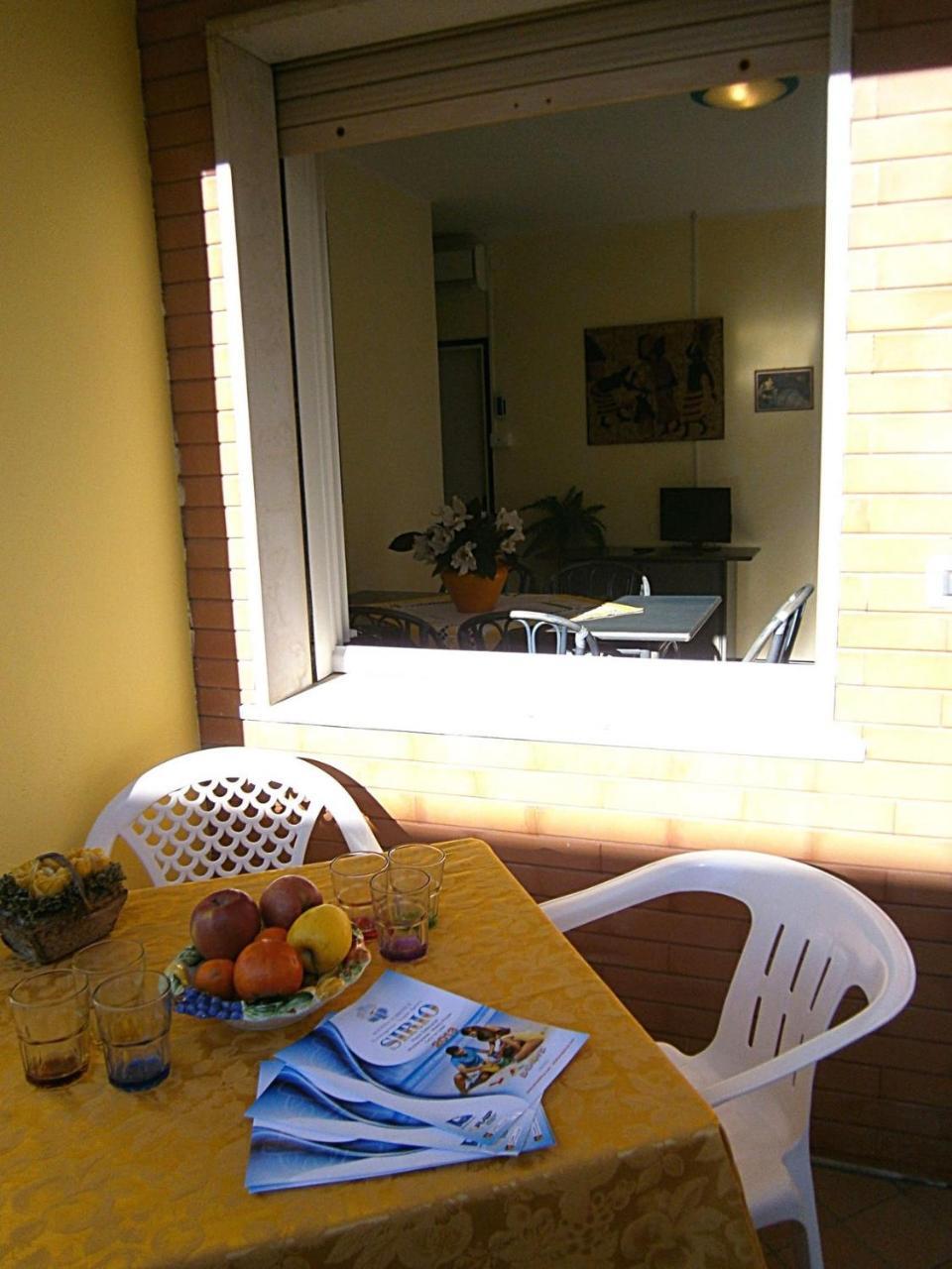 Glicini Apartment Bibione Bagian luar foto