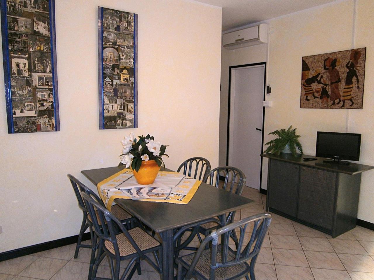 Glicini Apartment Bibione Bagian luar foto